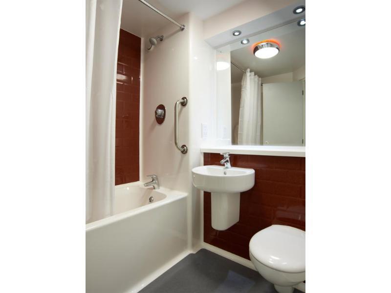 Travelodge Liverpool Central Exchange Street Екстер'єр фото