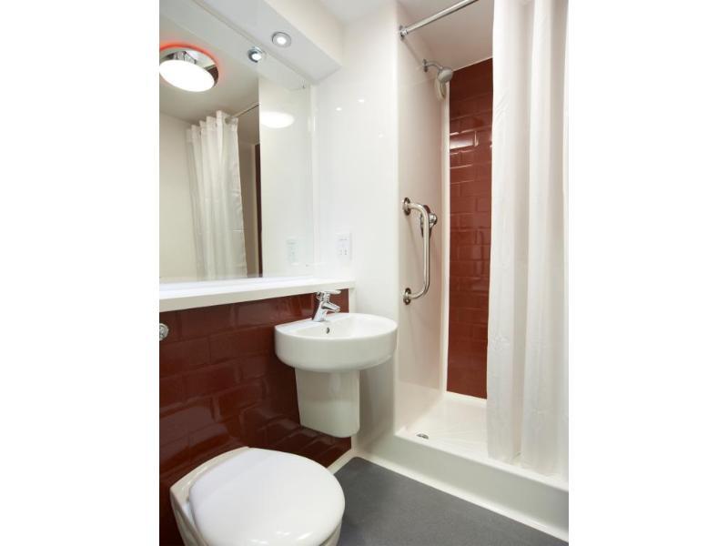 Travelodge Liverpool Central Exchange Street Екстер'єр фото