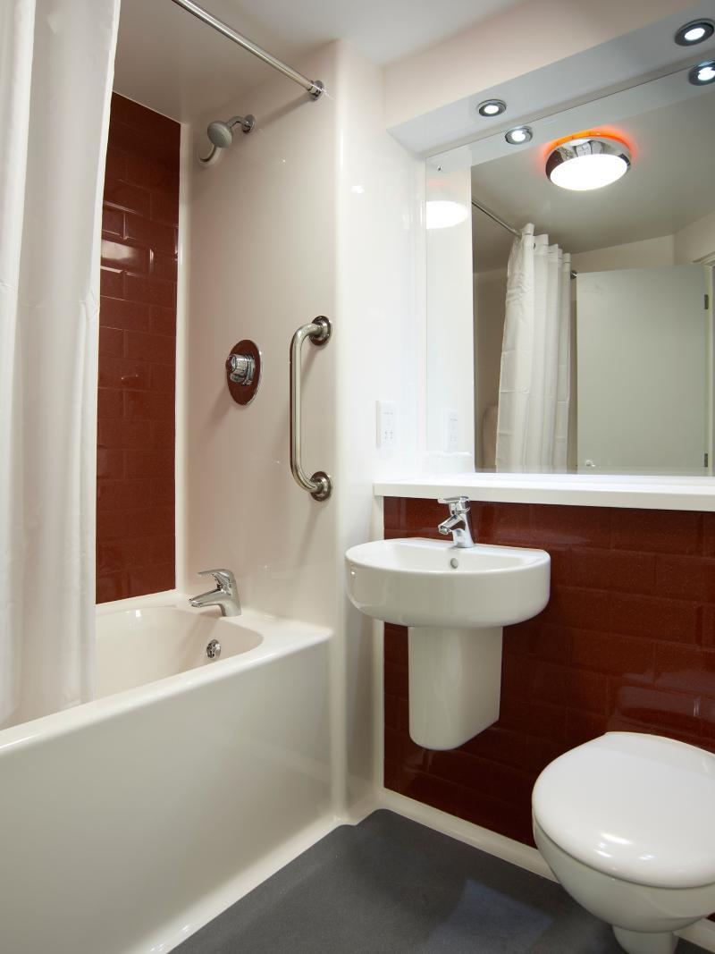 Travelodge Liverpool Central Exchange Street Екстер'єр фото
