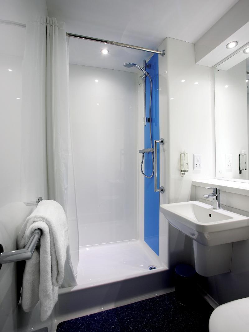 Travelodge Liverpool Central Exchange Street Екстер'єр фото